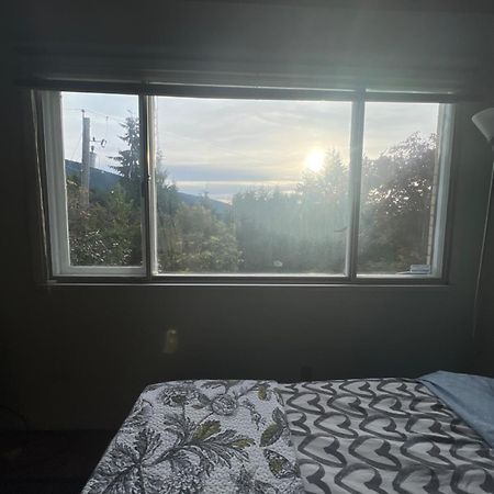 Guesthouse In Уест Ванкувър Екстериор снимка