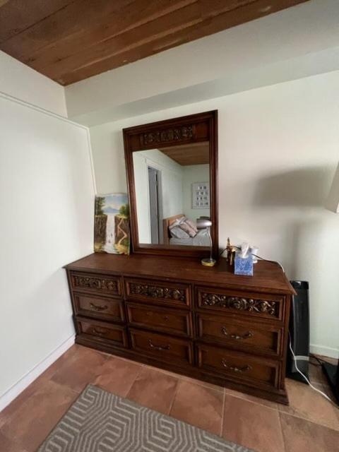 Guesthouse In Уест Ванкувър Екстериор снимка