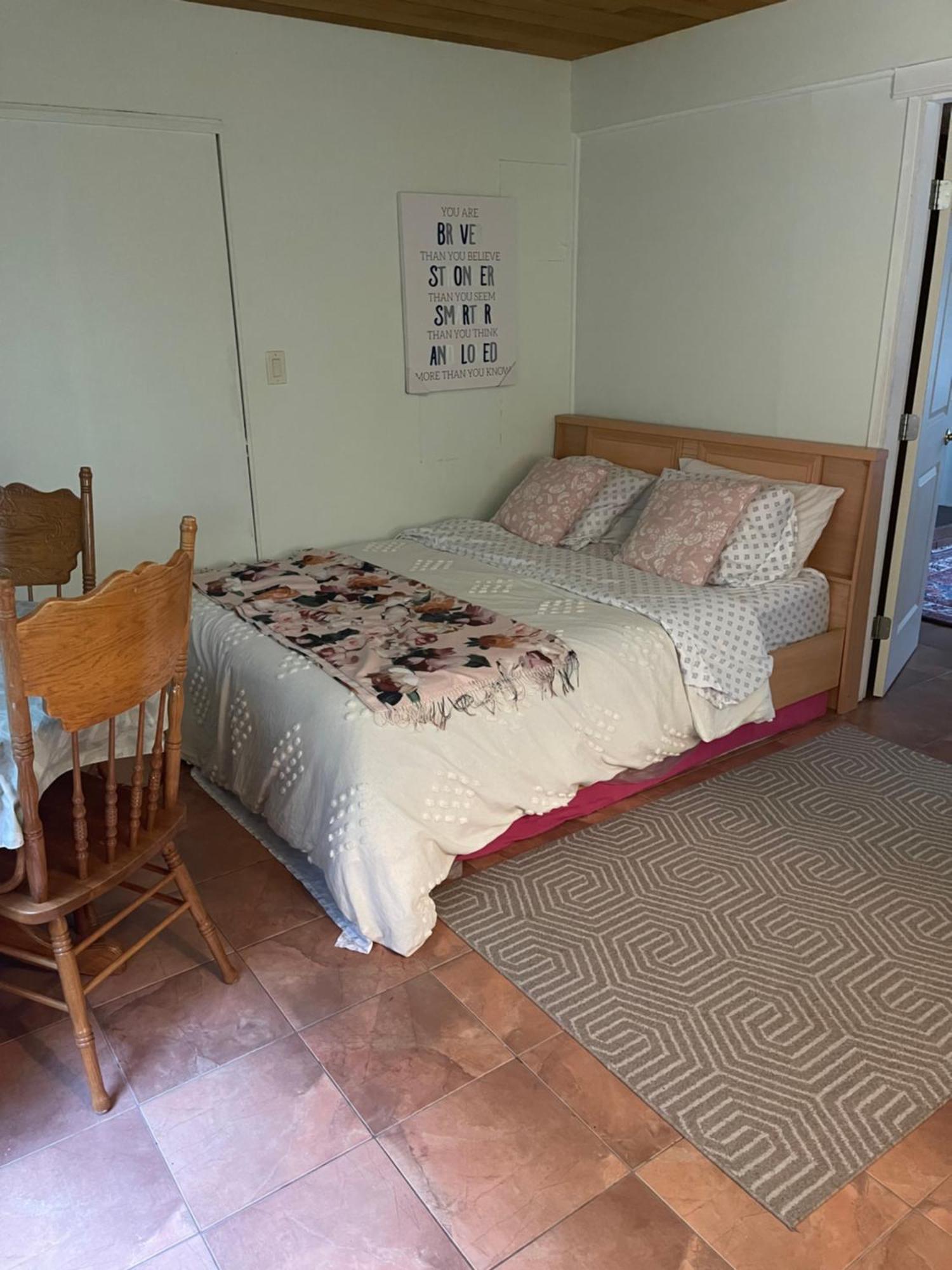Guesthouse In Уест Ванкувър Екстериор снимка